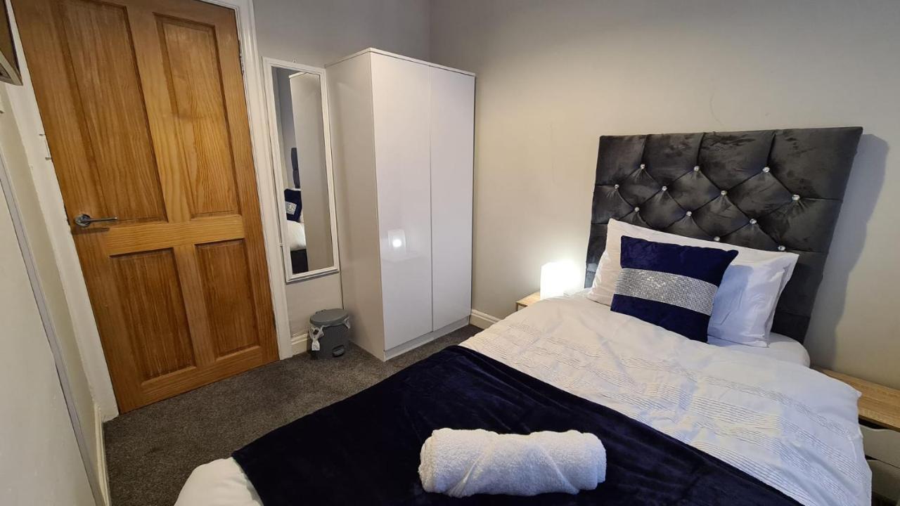Stunning Holiday Home. Free Parking. Manchester Exterior photo